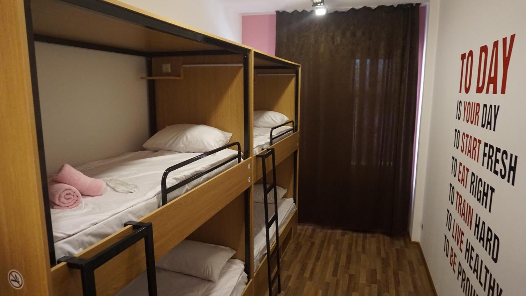 Central Hostel Шекі Екстер'єр фото