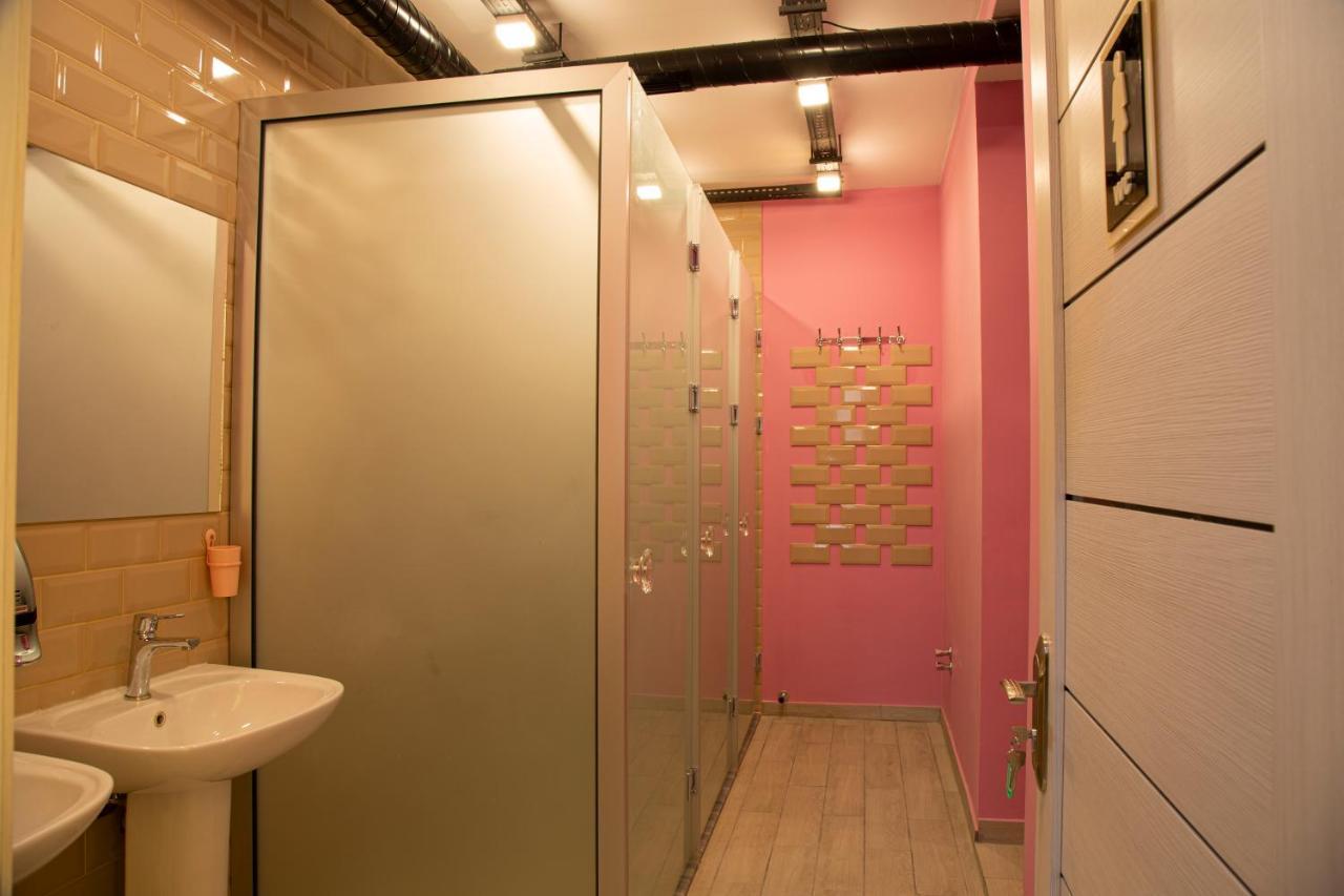 Central Hostel Шекі Екстер'єр фото
