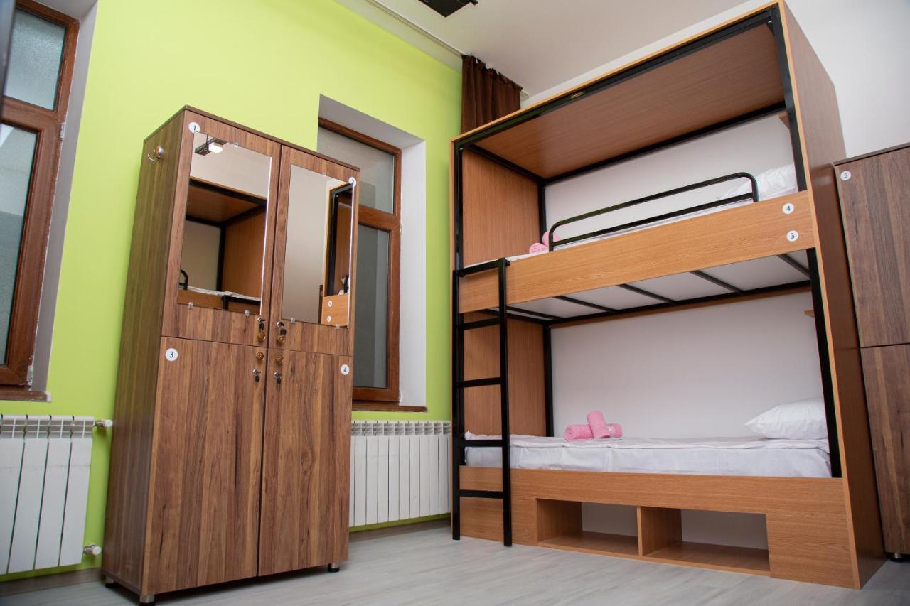 Central Hostel Шекі Екстер'єр фото