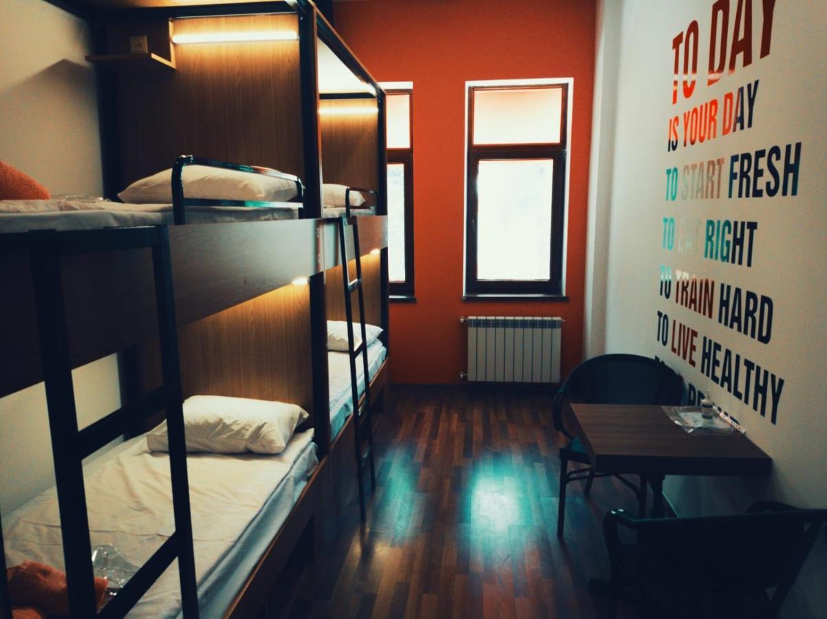 Central Hostel Шекі Екстер'єр фото