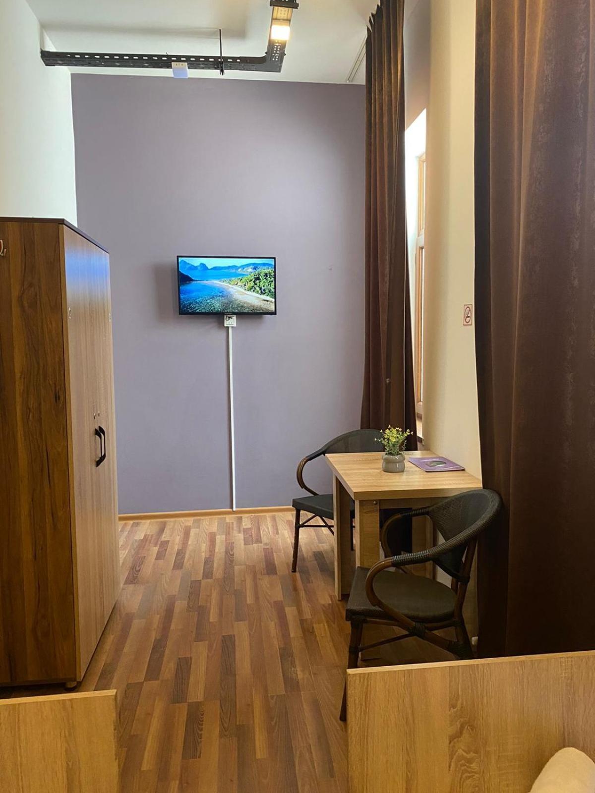 Central Hostel Шекі Екстер'єр фото