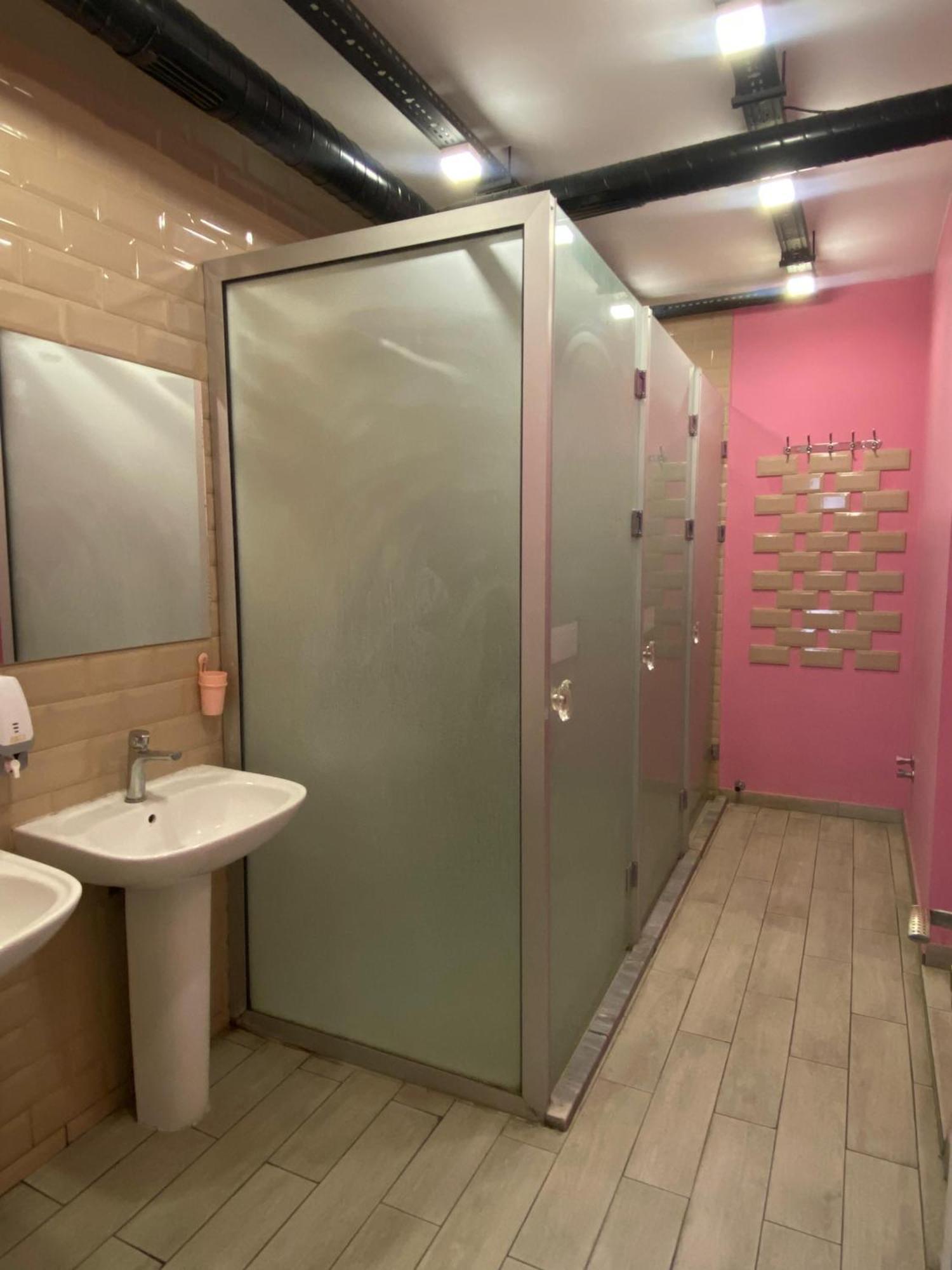Central Hostel Шекі Екстер'єр фото