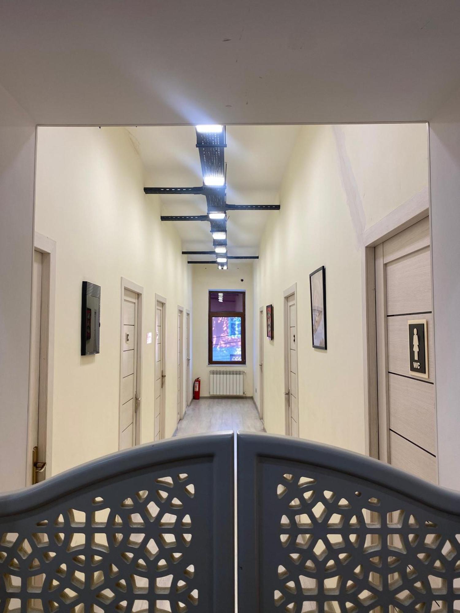 Central Hostel Шекі Екстер'єр фото