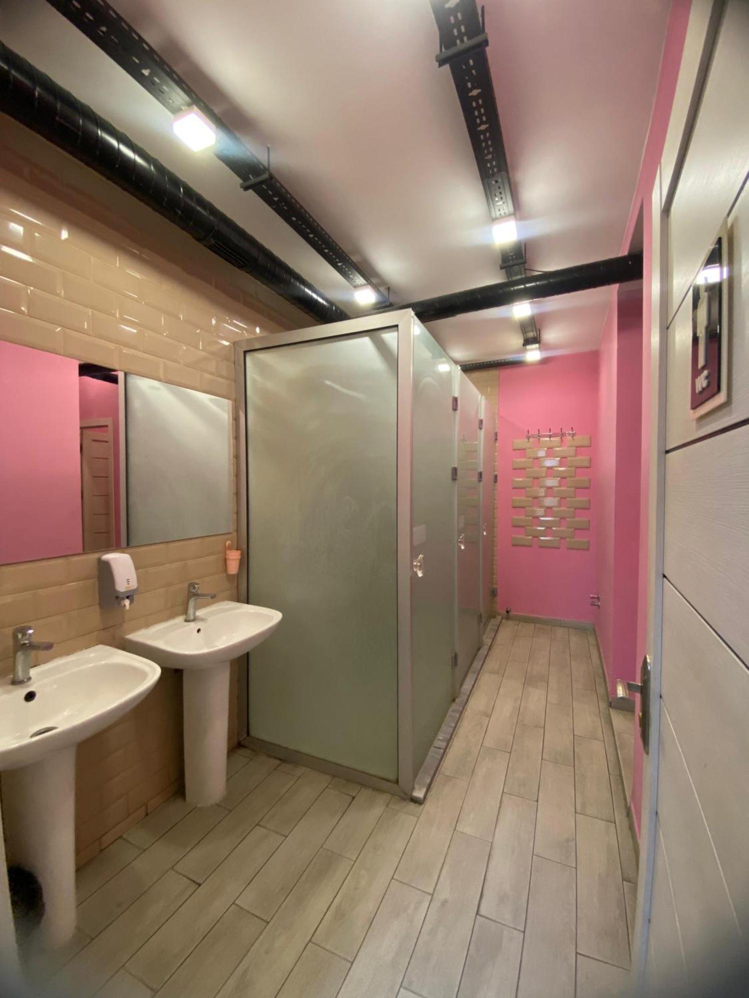 Central Hostel Шекі Екстер'єр фото