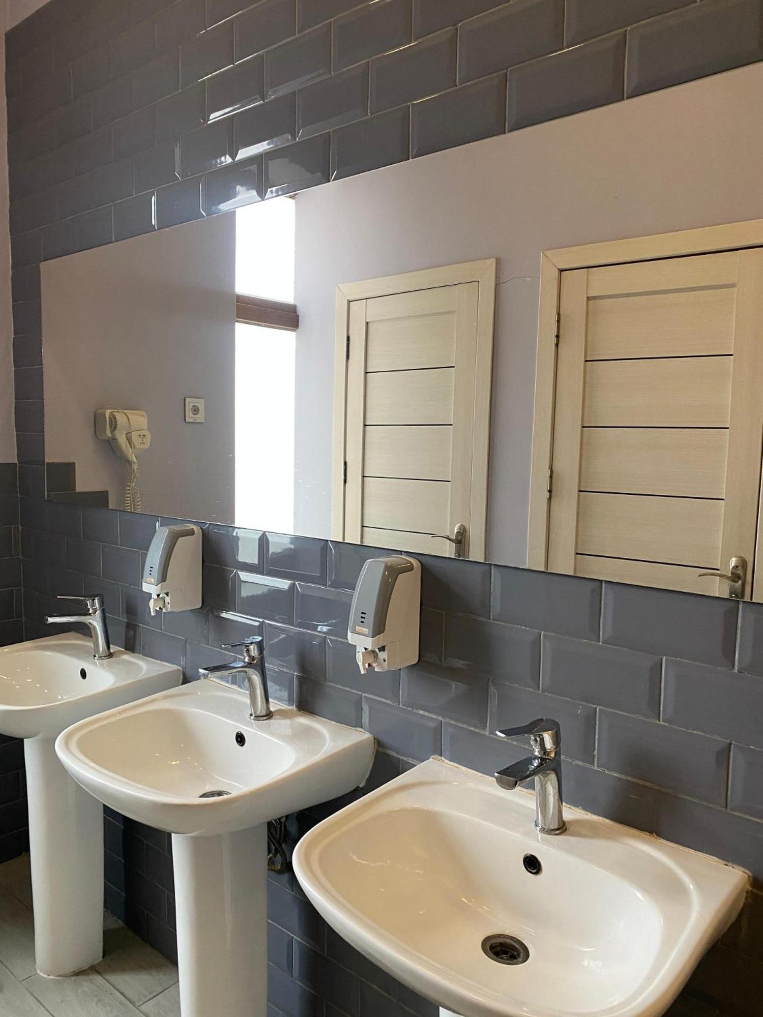 Central Hostel Шекі Екстер'єр фото