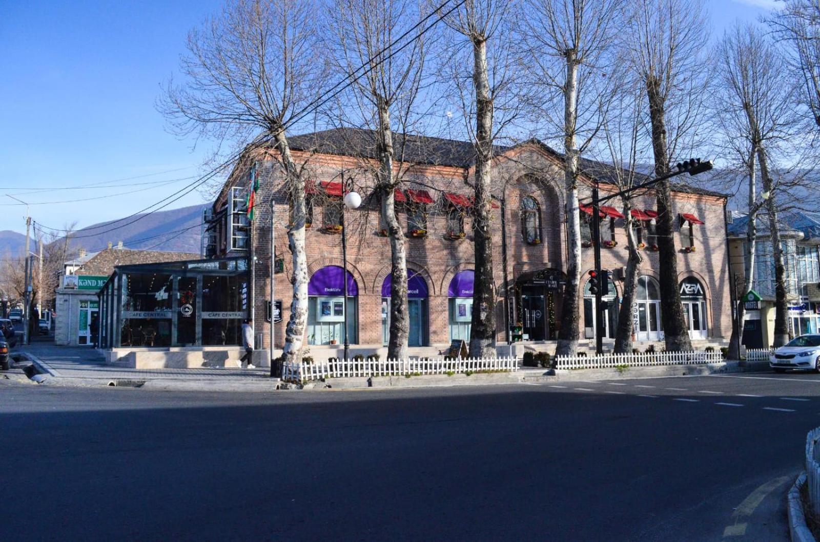 Central Hostel Шекі Екстер'єр фото