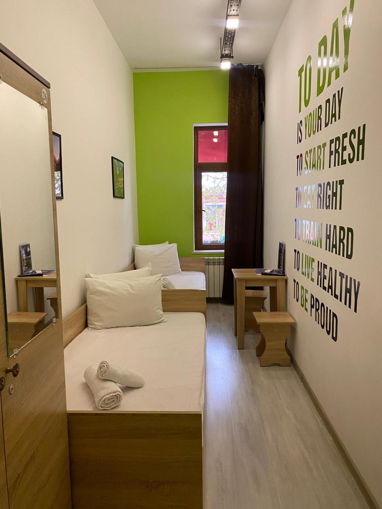 Central Hostel Шекі Екстер'єр фото